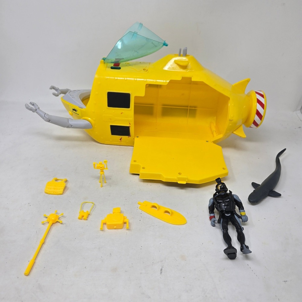 Animal Planet Deep Sea Submarine Playset Yellow Sub Diver Shark Accessories